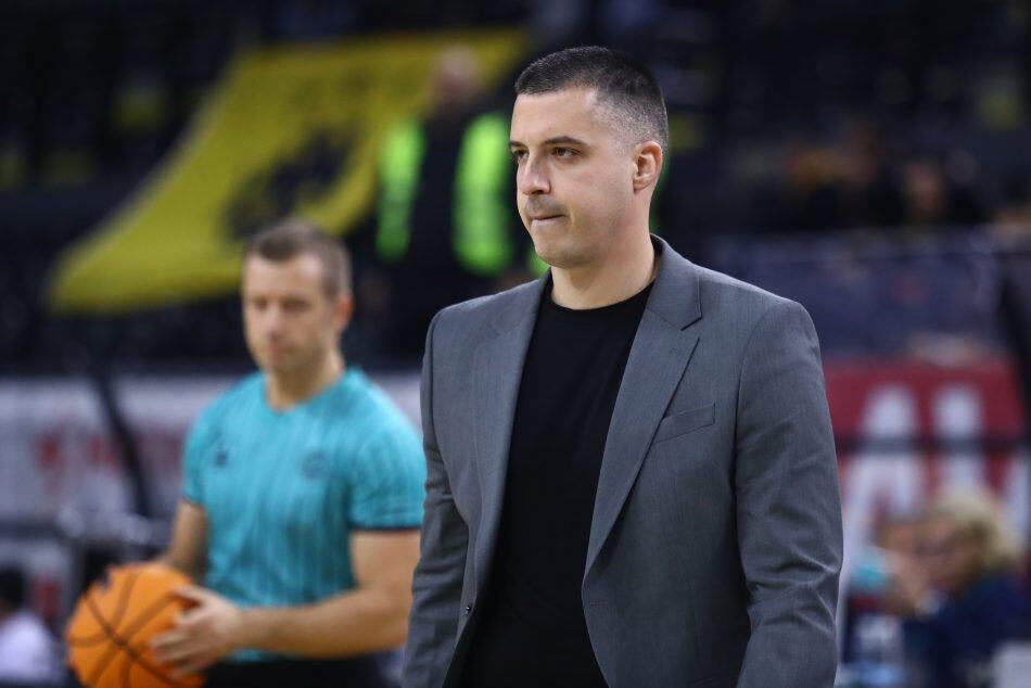 Μίγιοβιτς: «Χαρούμενος για τη νίκη και την πρωτιά – Είναι δάσκαλος ο Σάκοτα»