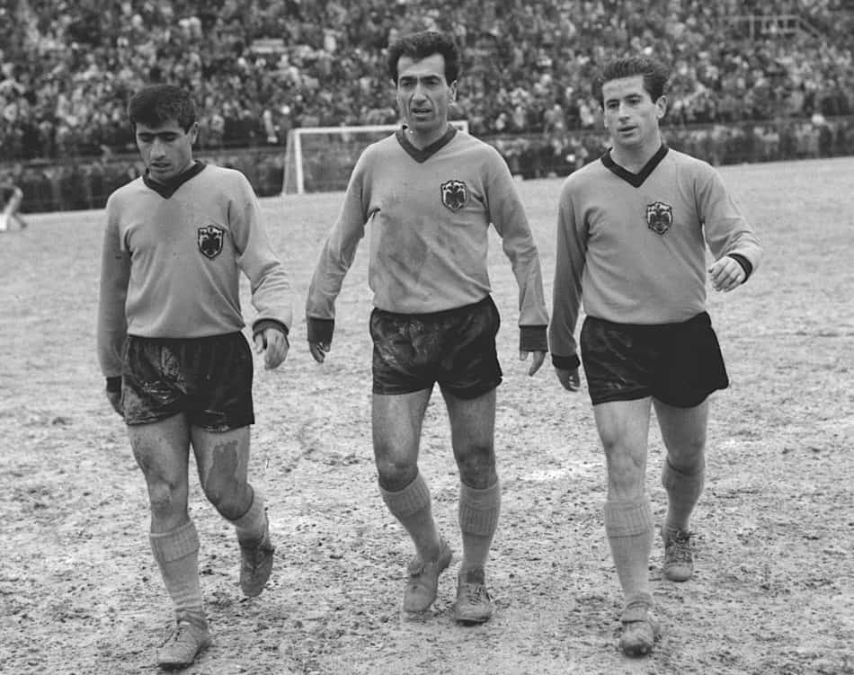 Σαν σήμερα το 1962: Νίκη-έπος της ΑΕΚ μέσα στο «λασπωμένο» Γ. Καραϊσκάκης!