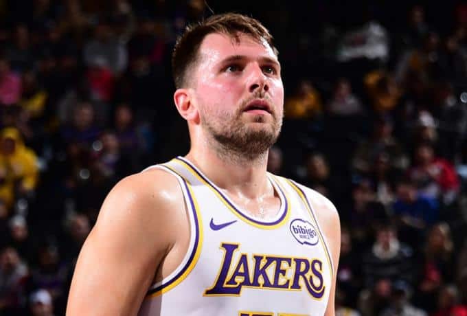 Λέικερς: Τραυματίστηκε ο Ντόνσιτς