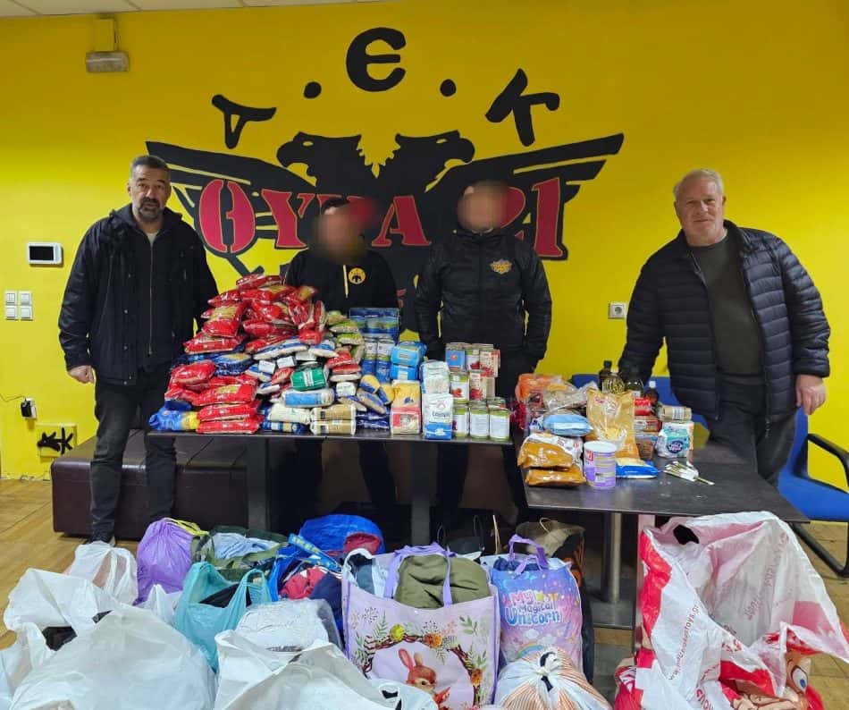 Η Θύρα 21 μοίρασε ρούχα και τρόφιμα στον Δήμο Νέας Φιλαδέλφειας! (ΦΩΤΟ)