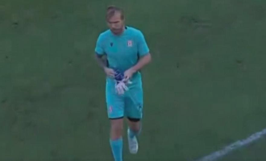 Τερματοφύλακας στην Αλβανία αποχώρησε κατα την διάρκεια αγώνα! (VIDEO)