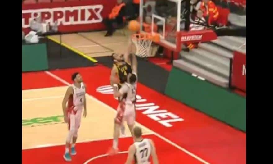 Το εκπληκτικό poster του Δημήτρη Κατσίβελη απέναντι στην Σολνόκι (VIDEO)