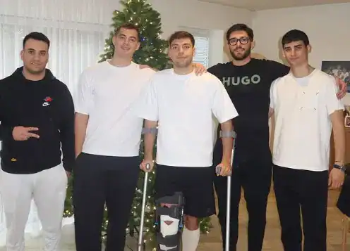 Τζίμας: Με πατερίτσες και δεμένο πόδι (ΦΩΤΟ)