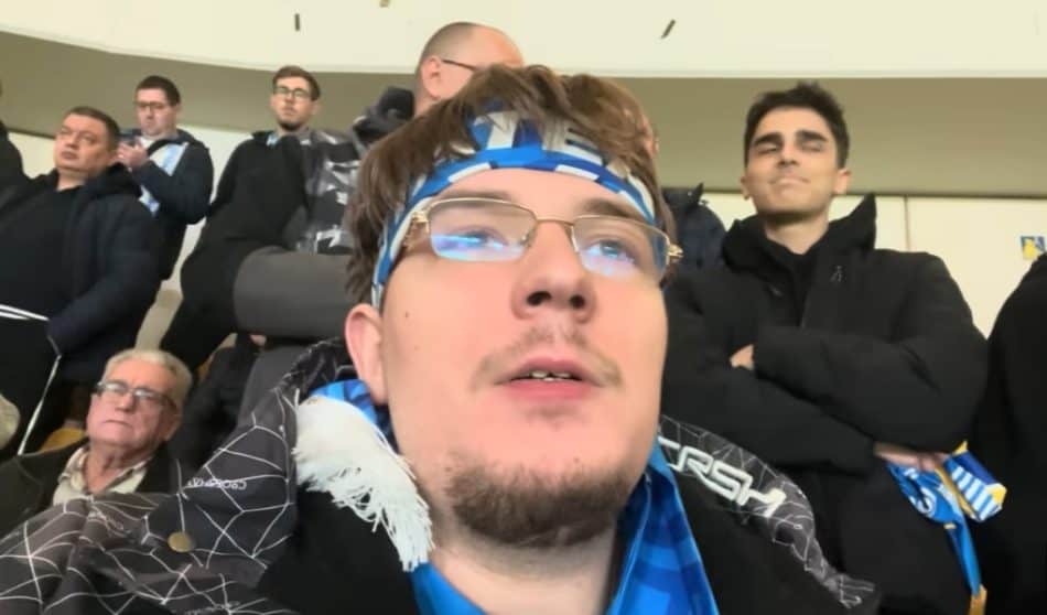 Οπαδός της Κραϊοβα παθαίνει… σοκ στο 3-2 της ΑΕΚ στη Νέα Φιλαδέλφεια (VIDEO)