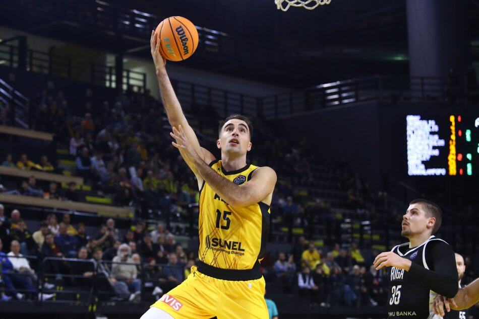 Με σύνθεση ανάγκης δοκιμάζεται στο ΣΕΦ η ΑΕΚ