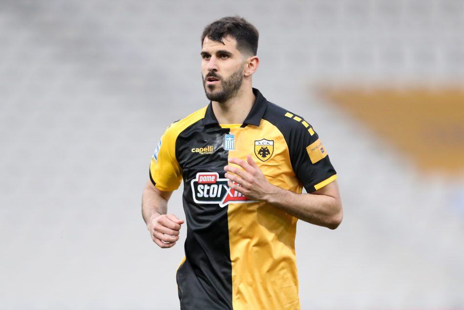 Εκτός εαυτού ο Ολιβέιρα: Αποβλήθηκε και… ξέσπασε κατά της κερκίδας (VIDEO)