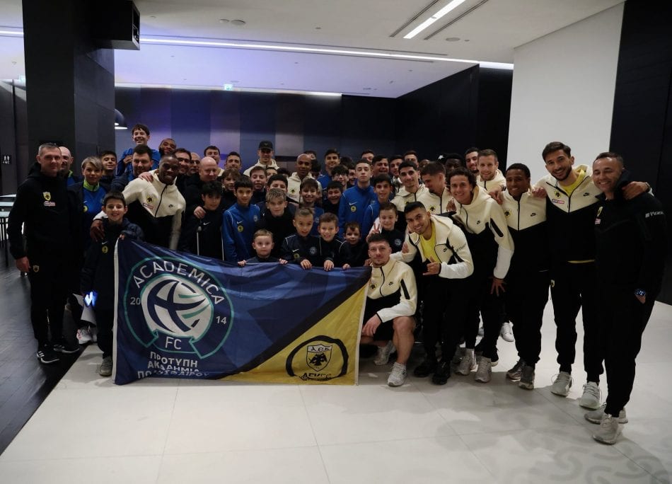 Θερμή υποδοχή για την ΑΕΚ από την Academica FC στη Θεσσαλονίκη (ΦΩΤΟ)