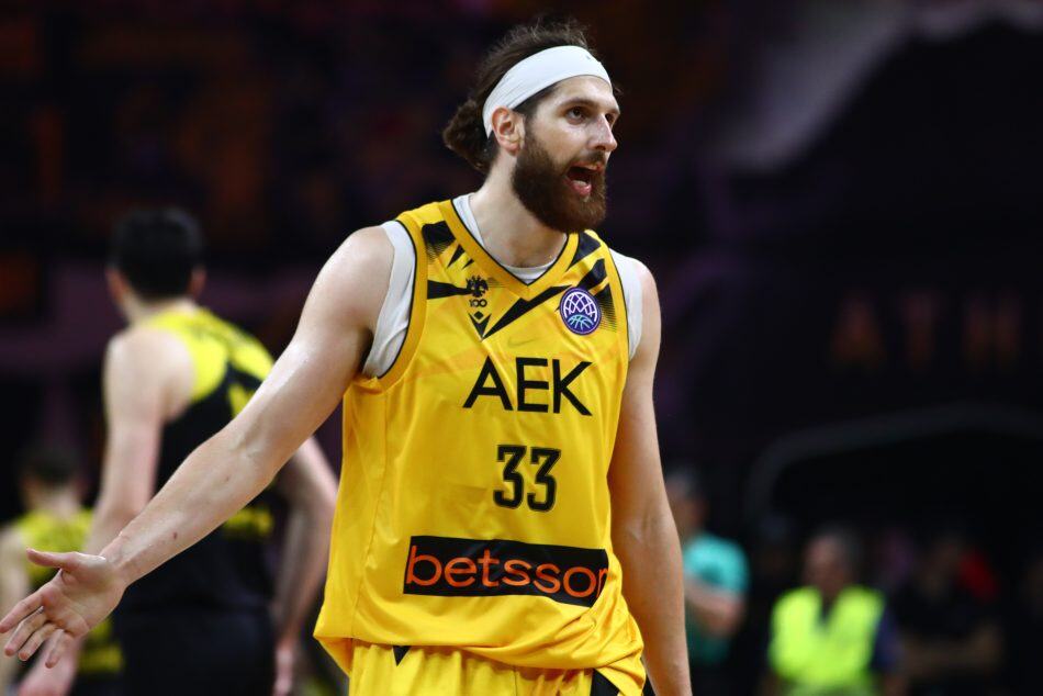 Ο Γκραντ Γκόλντεν στο στόχαστρο του Προμηθέα