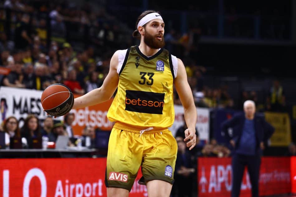 Ο Γκραντ Γκόλντεν ανακοινώθηκε από τη Σαλόν (ΦΩΤΟ)