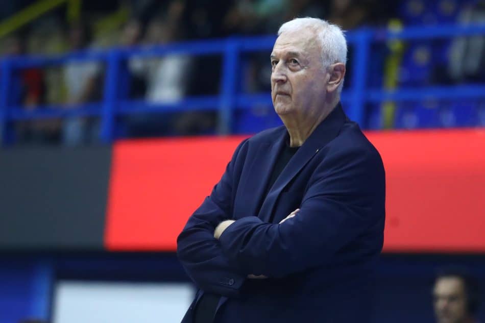 Δυσαρέσκεια Σάκοτα για τη διαιτησία στο ημίχρονο με τον Προμηθέα