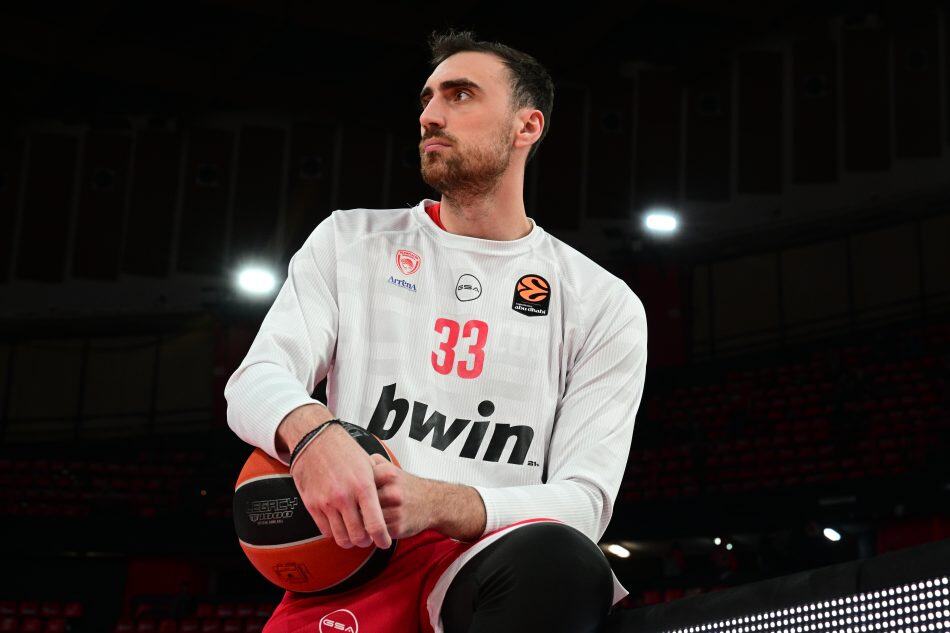 Ολυμπιακός: Εκτός ο Μιλουτίνοφ με Φενέρ, ερωτηματικό για Νιλικίνα