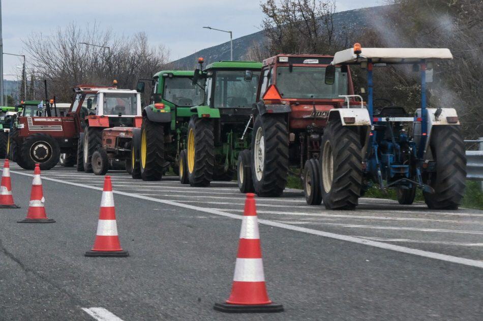 Σε 48ωρο μπλόκο προχωρούν οι αγρότες μετά τη σύσκεψη στα Μάλγαρα