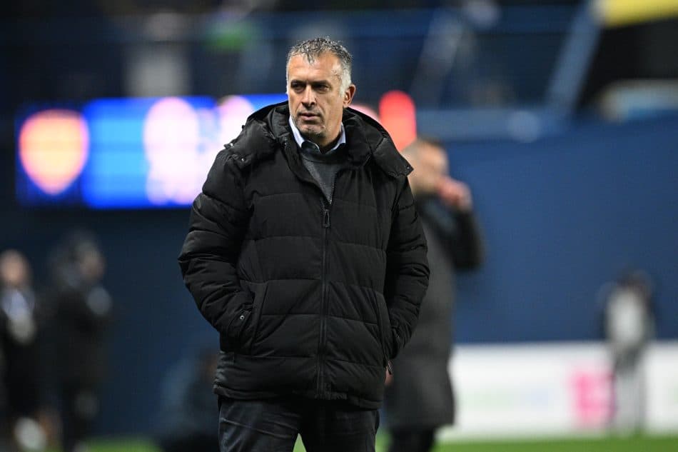 Μένει στον Παναιτωλικό ο Αναστασίου – «Δεν τίθεται θέμα προπονητή»