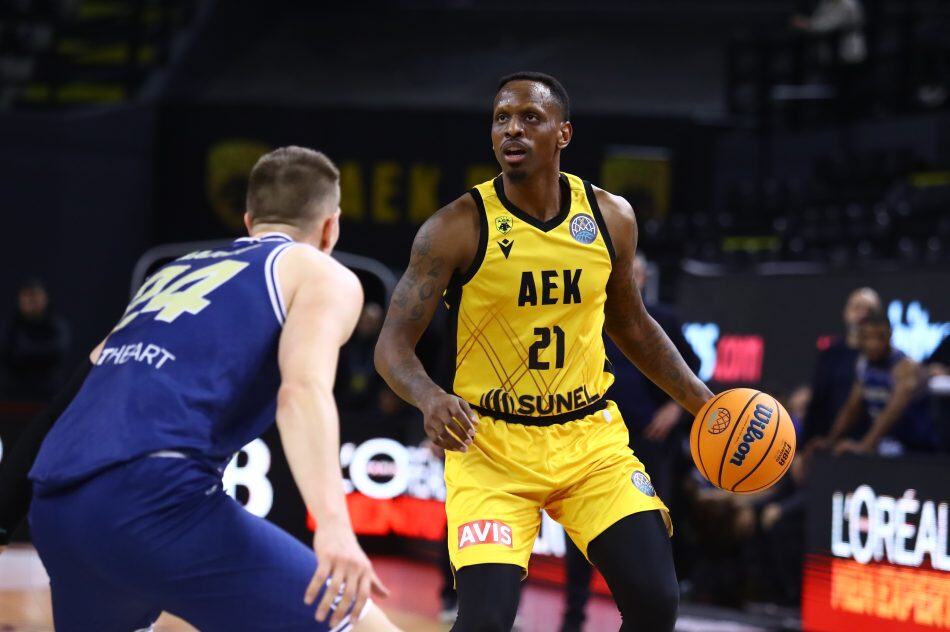 Με Νάναλι και Μπράουν η ΑΕΚ κόντρα στον Κολοσσό