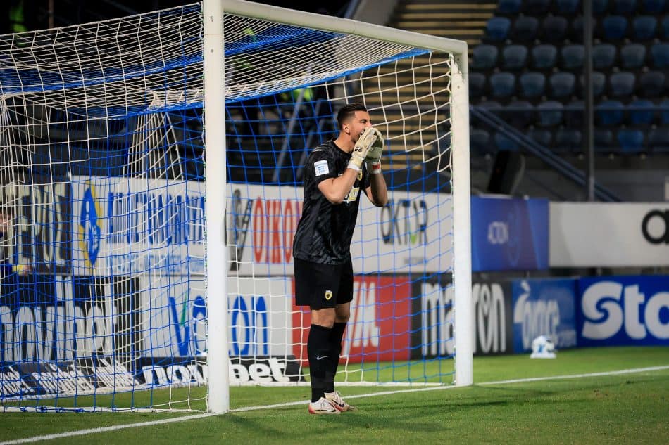 Στρακόσια: «Ευτυχώς είχα οπτικό πεδίο στη φάση που απέκρουσα – Ήμασταν σχεδόν απαράδεκτοι στο δεύτερο ημίχρονο»