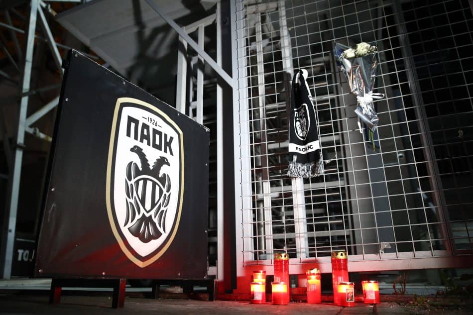 Κασκόλ και κεριά στην Τούμπα για τους επτά αδικοχαμένους φίλους του ΠΑΟΚ (ΦΩΤΟ)