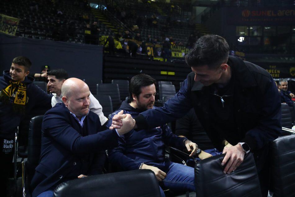 Νίκολις, Ριμπάλτα και οι ποδοσφαιριστές της ΑΕΚ πήραν τις θέσεις τους στην SUNEL Arena (VIDEO-ΦΩΤΟ)