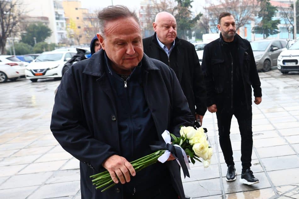 Στην Τούμπα ο δήμαρχος Θεσσαλονίκης – «Δεν υπάρχουν λόγια που μπορούν να αποτυπώσουν το μέγεθος της θλίψης»