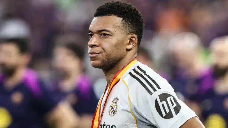 Εμπαπέ: Ζήτησε να μην κάνουν “pasillo” στην Μπαρτσελόνα (VIDEO)