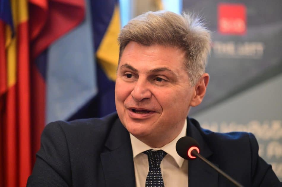 Ο ΣΥΡΙΖΑ διέγραψε τον Νικόλα Φαραντούρη μετά τις δηλώσεις για το κόμμα Καρυστιανού