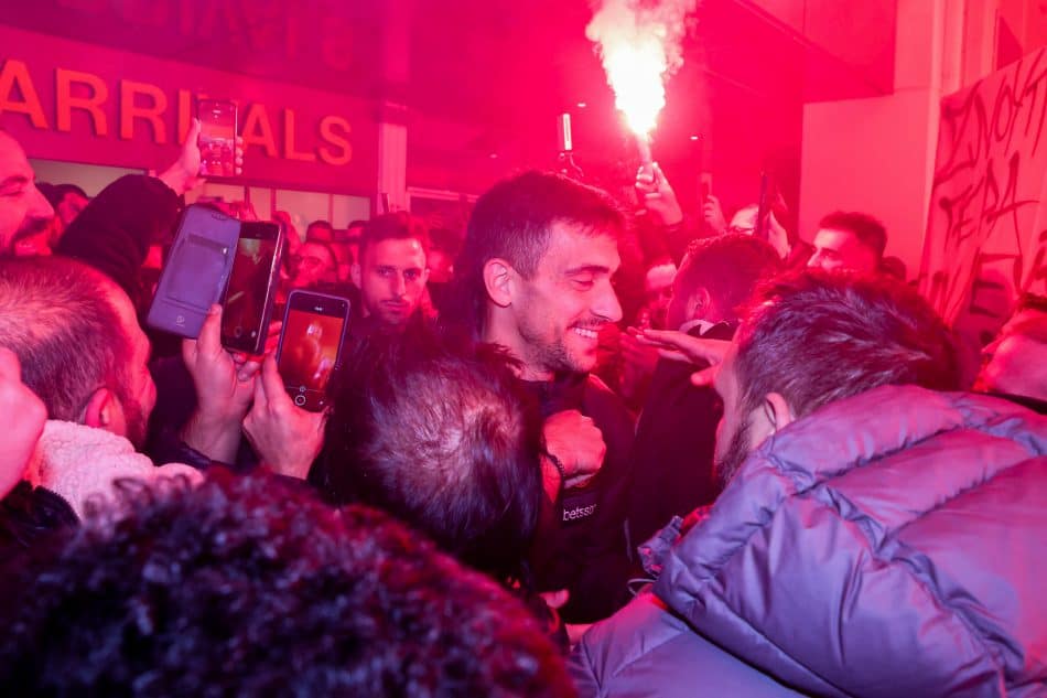Υποδοχή… ηρώων στην Κρήτη, 500 ΟΦΗτζήδες υποδέχθηκαν την ομάδα (ΦΩΤΟ)