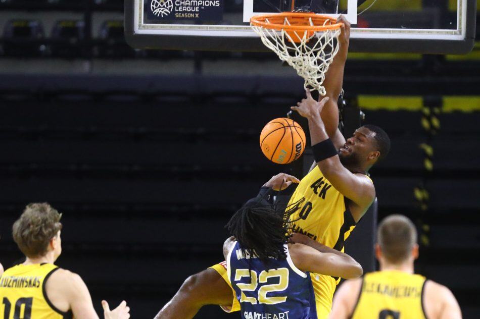 Το εντυπωσιακό poster του Γκρέι στο ΑΕΚ-Καρδίτσα! (VIDEO)