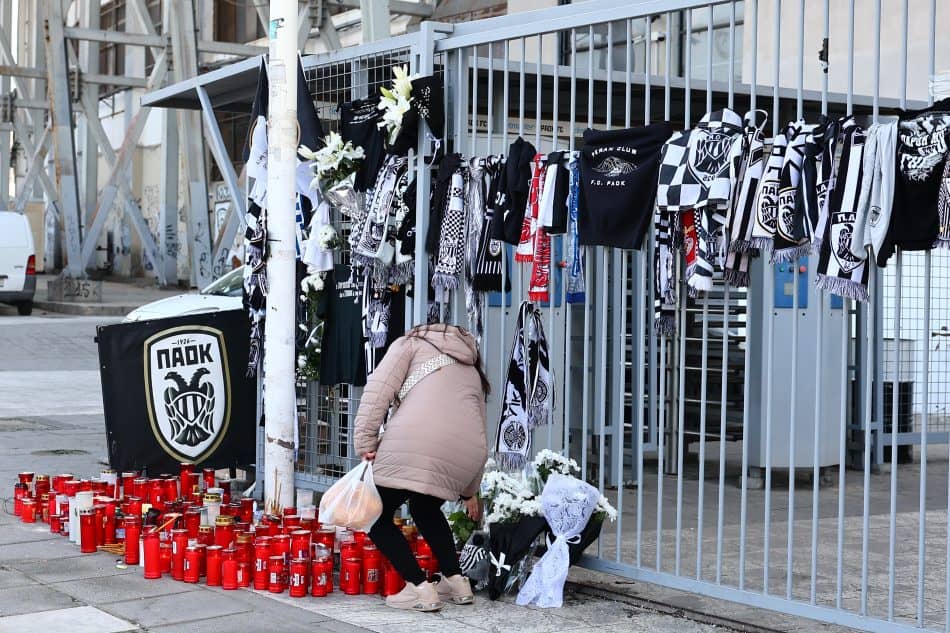 Φίλη της ΑΕΚ άφησε σημείωμα στη Τούμπα για τους αδικοχαμένους οπαδούς του ΠΑΟΚ! (ΦΩΤΟ)
