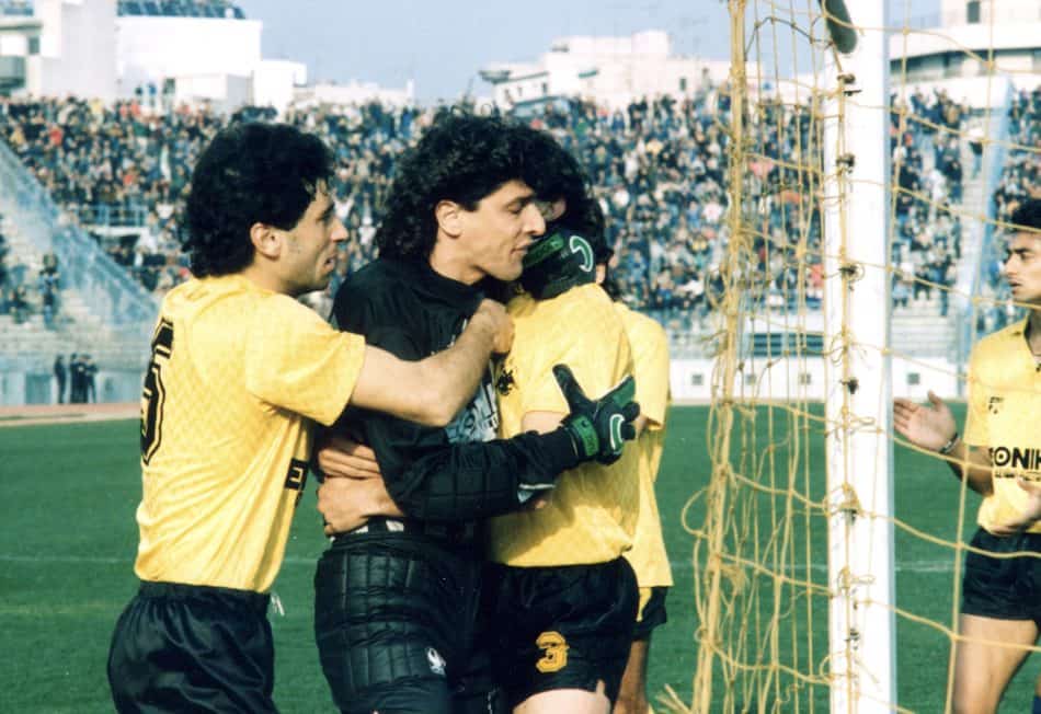 Σαν σήμερα το 1989: Ο «Mr Πρωτάθλημα» έσωσε ξανά την ΑΕΚ που πήρε σπουδαίο τρίποντο!