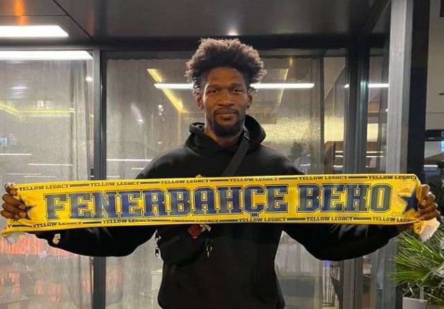 Ο Κρις Σίλβα βρέθηκε στο γήπεδο για να παρακολουθήσει την νέα του ομάδα (ΦΩΤΟ)