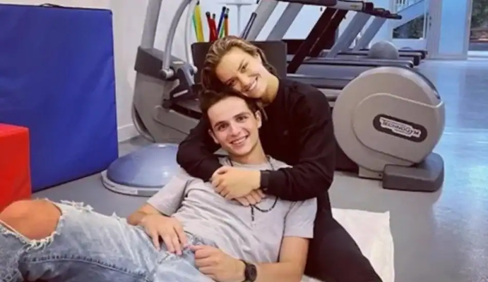 Ο Κυριάκος Μητσοτάκης ανακοίνωσε τον γάμο του γιου του με τη Μαρία Σάκκαρη