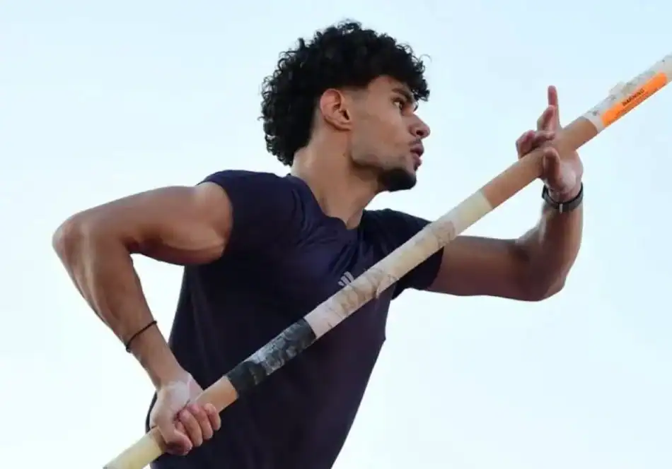 ΑΕΚ: Την 8η καλύτερη επίδοση όλων των εποχών πέτυχε ο Σάντας στο άλμα επί κοντώ