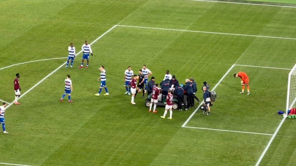 ΣΟΚ με Μαυροπάνο: Αποχώρησε με φορείο λόγω τραυματισμού (VIDEO)