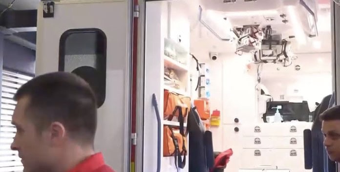 Η στιγμή που βγαίνουν από το νοσοκομείο οι τραυματίες φίλαθλοι του ΠΑΟΚ (VIDEO)