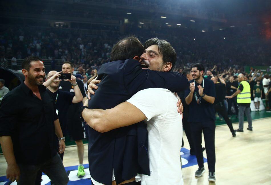 Μεταμεσονύκτιο μήνυμα Γιαννακόπουλου με φωτογραφίες παικτών και Αταμάν (ΦΩΤΟ)