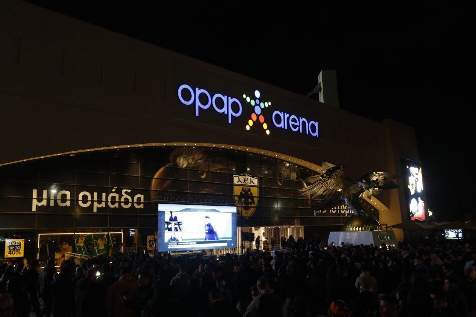 Οι οπαδοί της ΑΕΚ ετοιμάζουν πάρτι έξω από την Allwyn Arena!