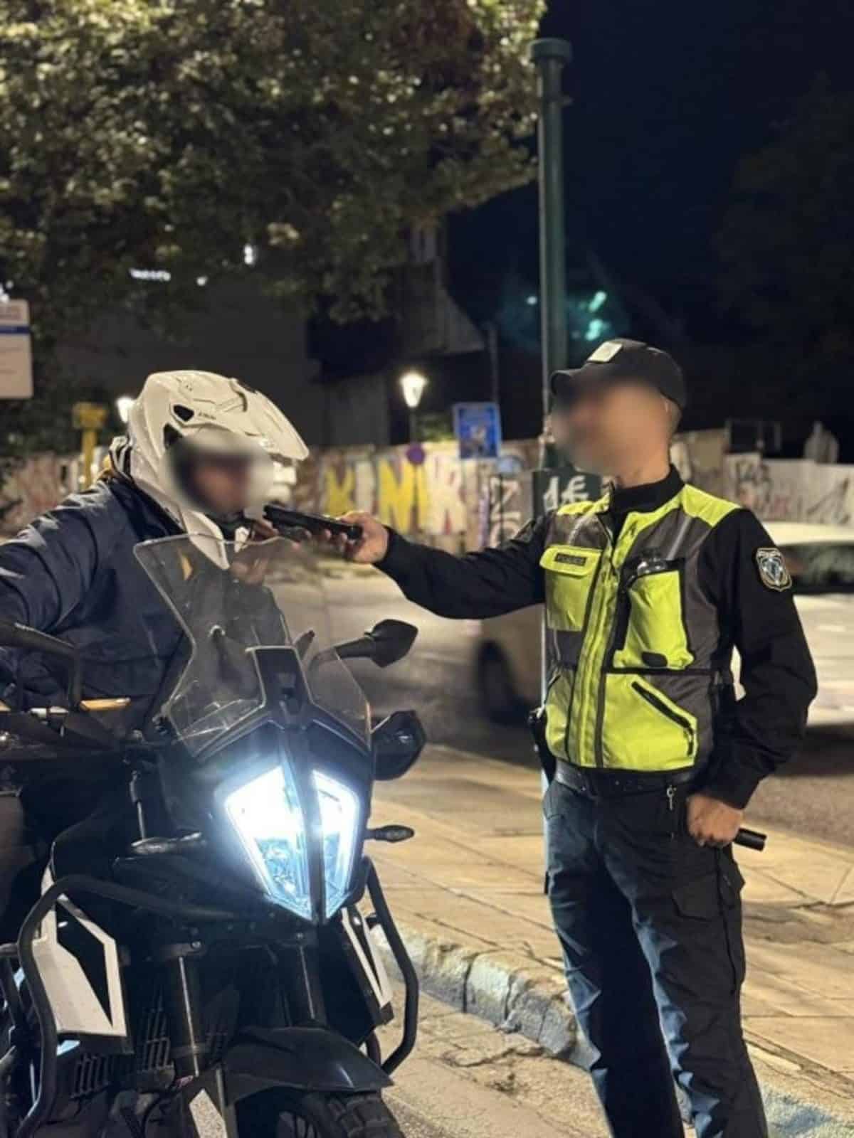 Προειδοποιήσεις για μπλόκα και… οδηγοί με πληρωμή: Η νέα πρακτική στη νυχτερινή Αθήνα