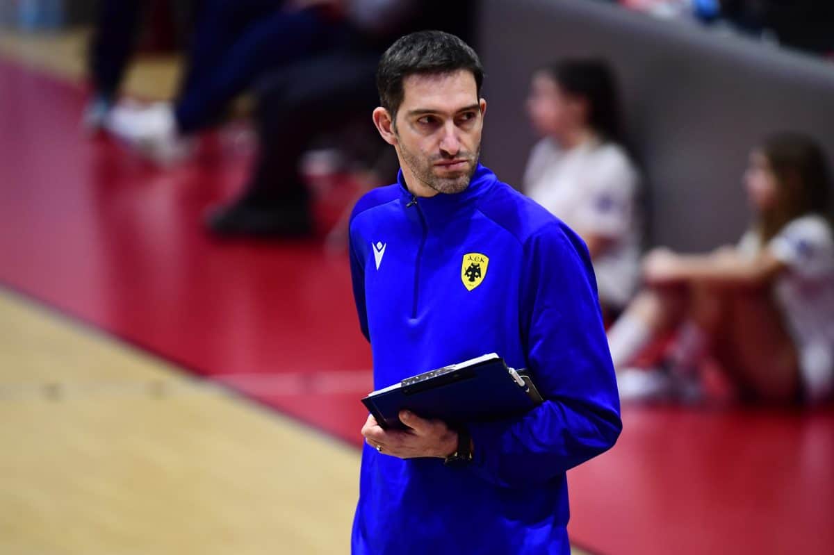 Δήλωση-έπος του Ταμπουρατζή: «Θέλουμε παίκτριες να σκοράρουν, θέλουμε έναν… Γιόβιτς!» (VIDEO)