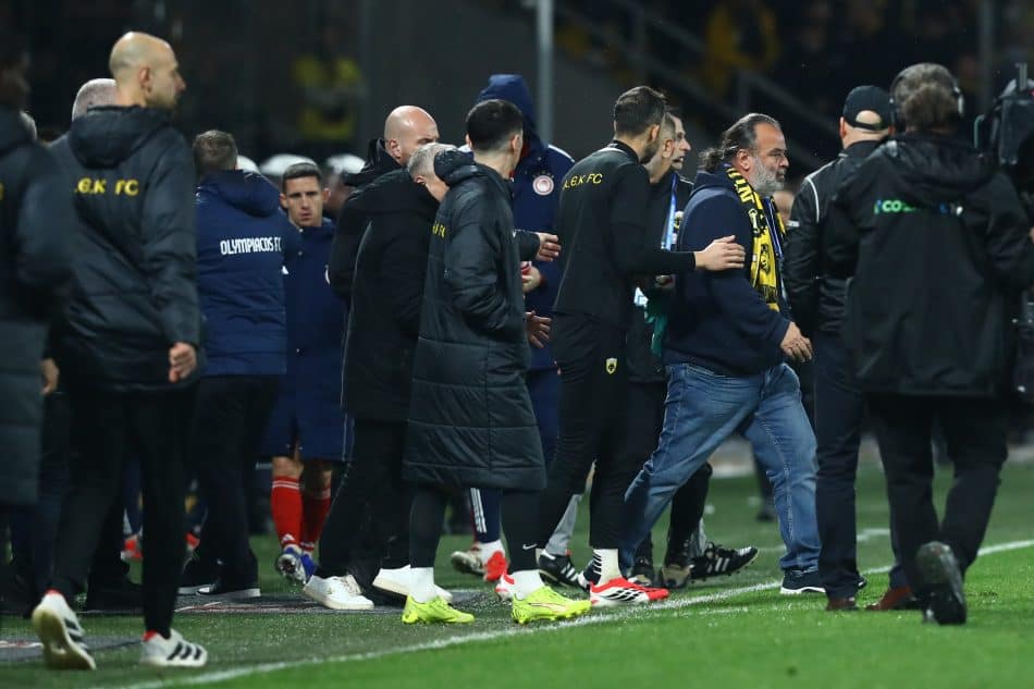 Ένταση μεταξύ του Μάριου Ηλιόπουλου και του Καραπαπά!