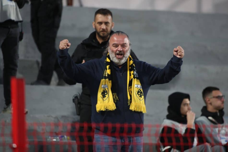 Οι πανηγυρισμοί του Ηλιόπουλου από την εξέδρα (ΦΩΤΟ)