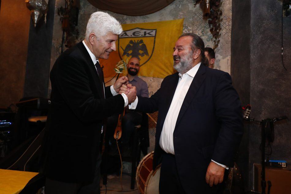 Ο Ηλιόπουλος μαζί με Μανωλά τραγούδησαν το τραγούδι «Της Δικαιοσύνης Ήλιε Νοητέ» (VIDEO)