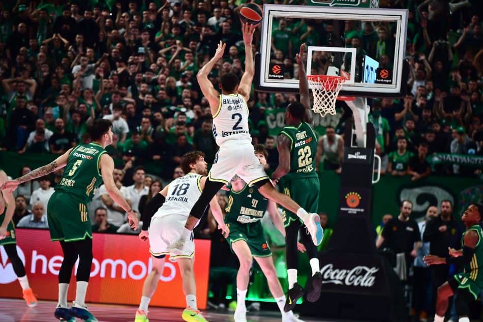 Euroleague: Η Φενέρμπαχτσε άλωσε (83-85) το ΟΑΚΑ και νίκησε στο φινάλε τον Παναθηναϊκό