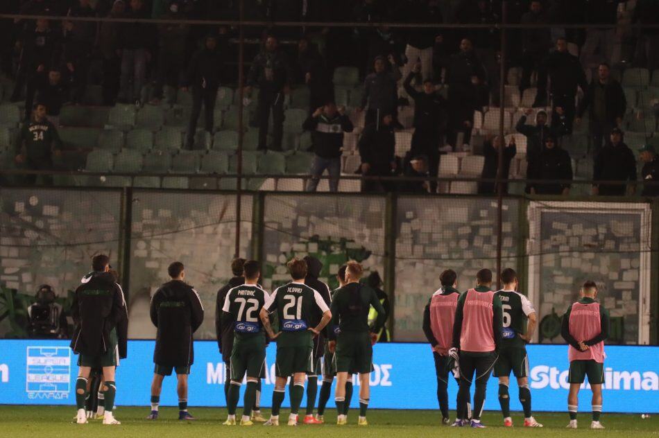 Άγρια γιούχα στη Λεωφόρο στο φινάλε: «Όποιος δεν μπορεί…»