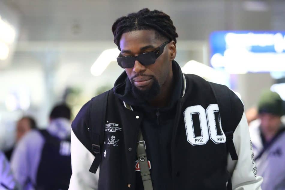 Το μήνυμα του Λεσόρ μετά την ρατσιστική επίθεση: «Η αστυνομία δεν έκανε τίποτα – Αυτοί οι τύποι συνέχιζαν σε όλο το παιχνίδι» (VIDEO)