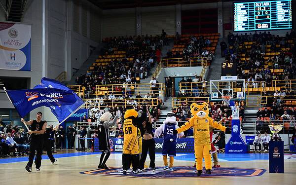 Αδιανόητο: Στο ίδιο πέταλο έβαλαν τους οργανωμένους της ΑΕΚ και του Ολυμπιακού!