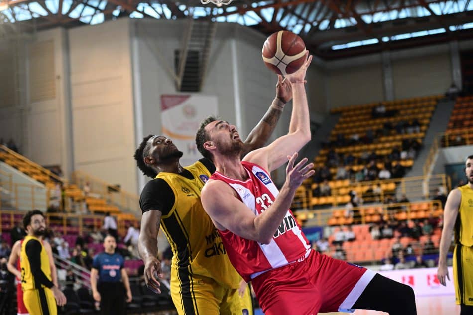 Σοκ στον Ολυμπιακό: Κάταγμα στον αντίχειρα ο Μιλουτίνοφ – Δεν θα αγωνιστεί στον τελικό