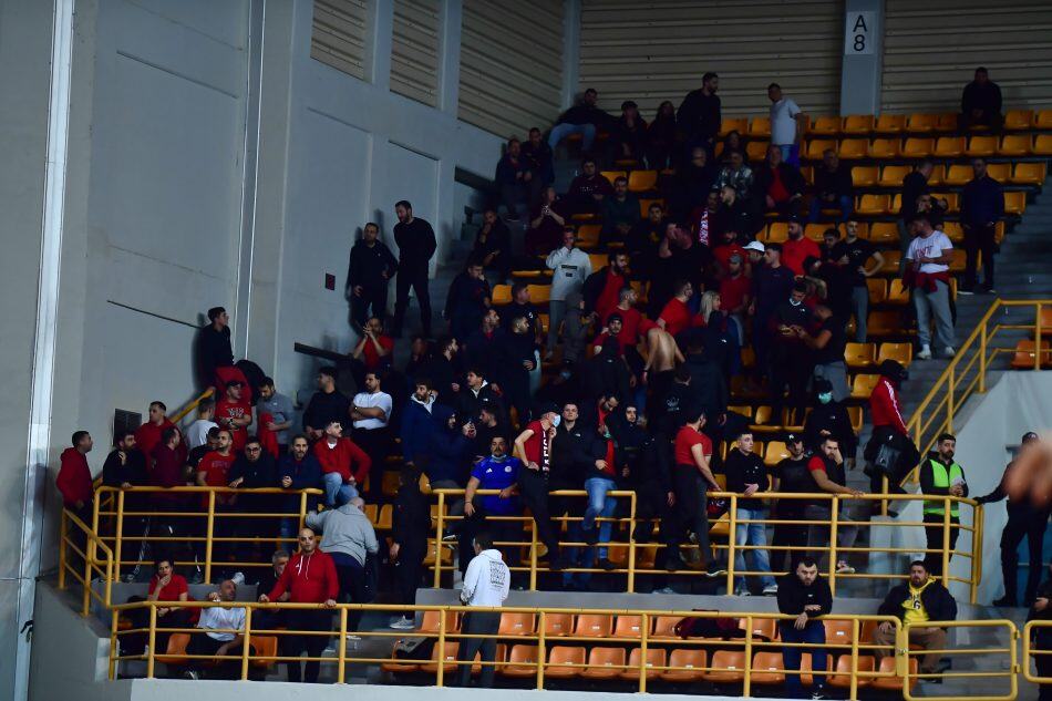 ΚΑΕ Ολυμπιακός: «Ο Λεσόρ πέταξε μπανάνα προς τον κόσμο του Ολυμπιακού»