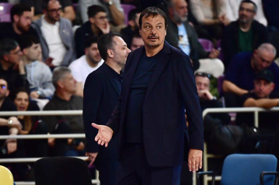 Αταμάν: «Βλέπω πως είναι μόλις 7-8 δημοσιογράφοι, αν χάναμε θα ήταν περισσότεροι»