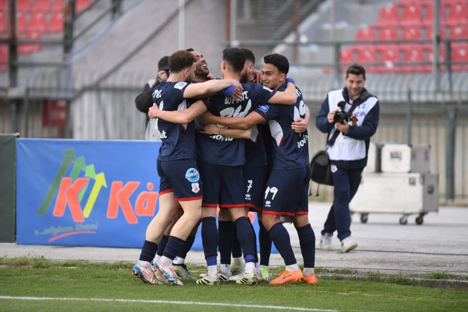 Super League: Νίκη-ανάσα για τον Πανσερραϊκό με 2-1 απέναντι στον Βόλο