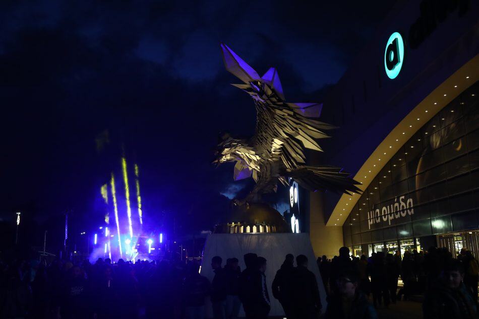 ΣΟΚ: Οπαδός της ΑΕΚ ακρωτηριάστηκε μετά από ατύχημα με φωτοβολίδα έξω από την Allwyn Arena!