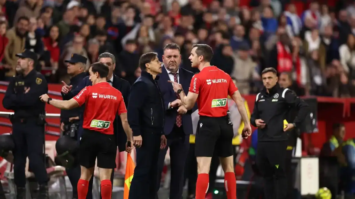 Όλα όσα ειπώθηκαν στον επεισοδιακό καυγά του Αλμέιδα με τον διαιτητή – «Ποιος νομίζεις ότι είσαι; Φύγε από εδώ» (VIDEO)